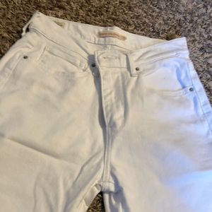 Levi’s white jeans
